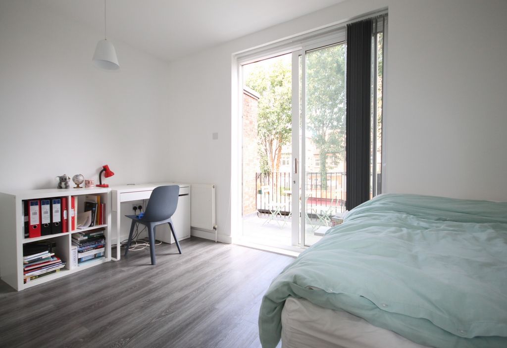 Property photo 1 of 4 Studio