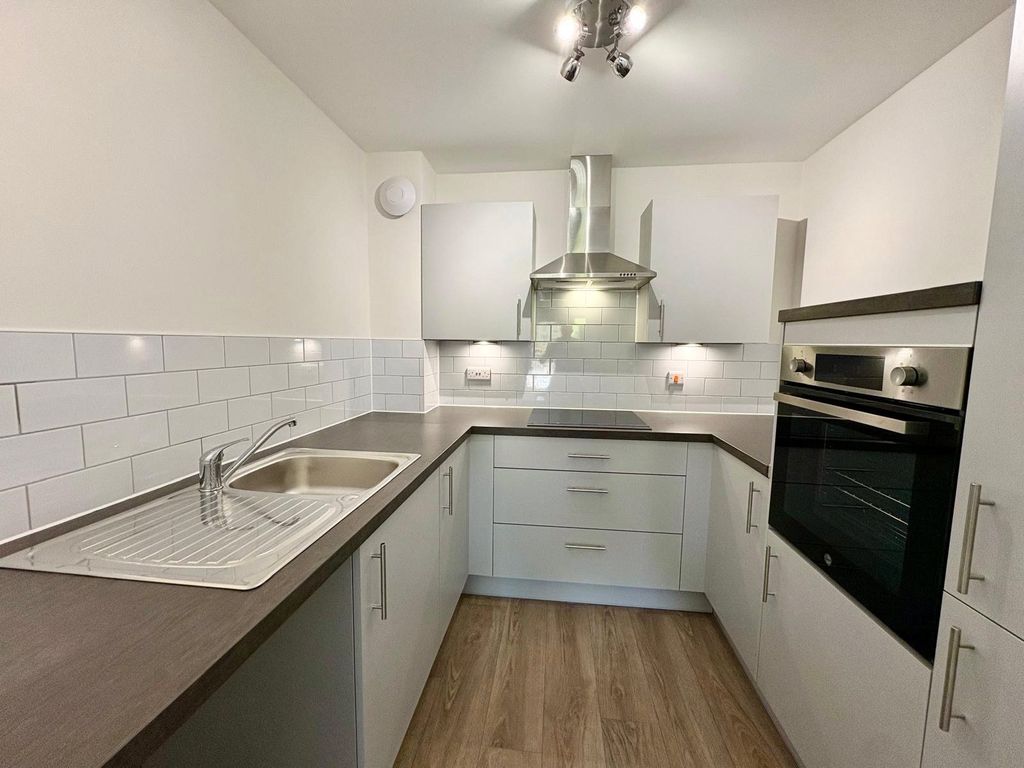 Additional image 5 of 2 bed flat for sale33 Otter Lodge, Silver Street, Honiton, Devon EX14