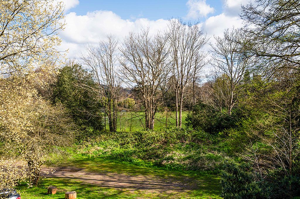 Additional image 17 of 2 bed flat for saleLesbourne Road, Reigate RH2