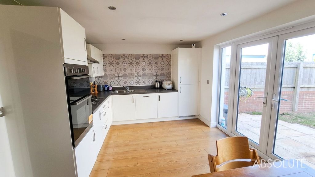 Property photo 2 of 15 Kitchen/Dining Room