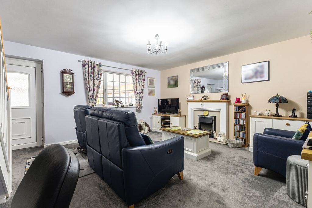 Property photo 3 of 19 Living Room