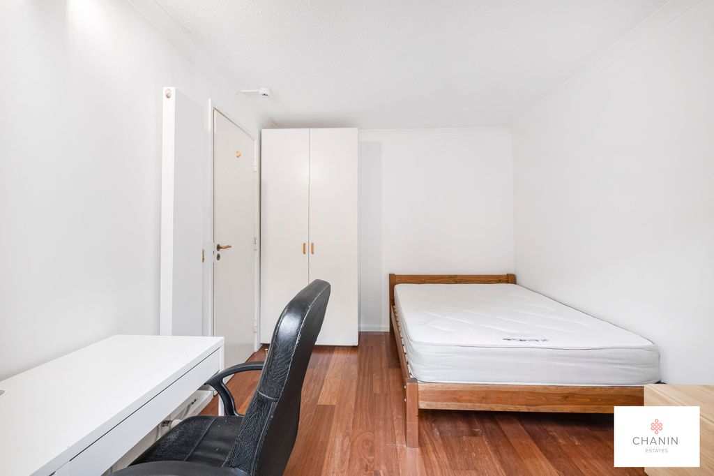 Property photo 2 of 7 6527848E4966A