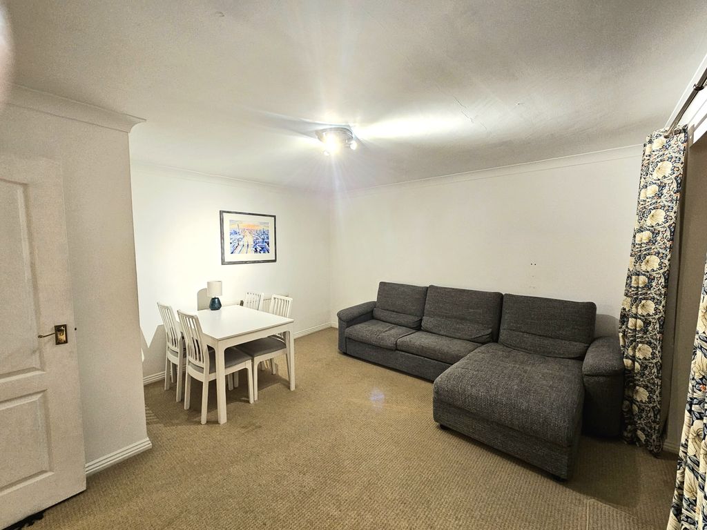 Property photo 3 of 12 d2A10E73-2966-4A06-A8B9-6376A959A8B7
