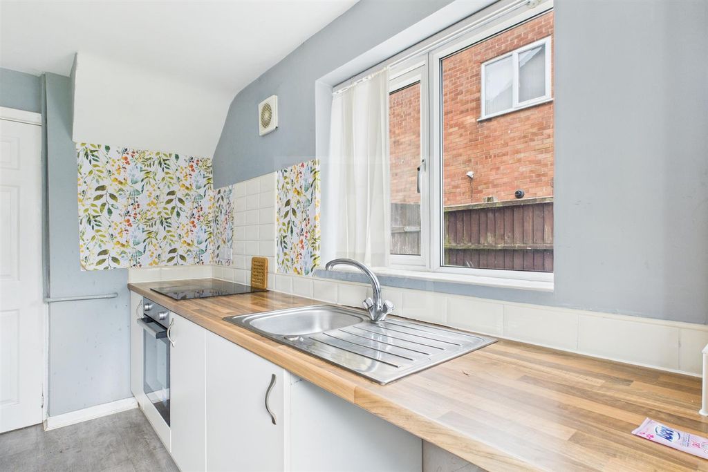 Property photo 3 of 16 Kitchen