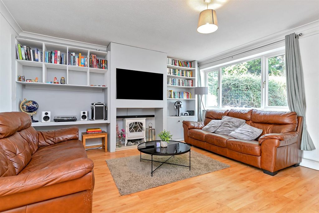 Property photo 3 of 16 26Pinewoodclose-14.Jpg
