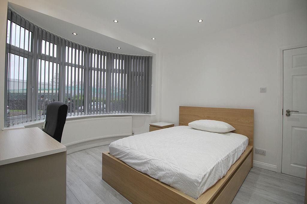 Property photo 2 of 23 Bed And Bay Window