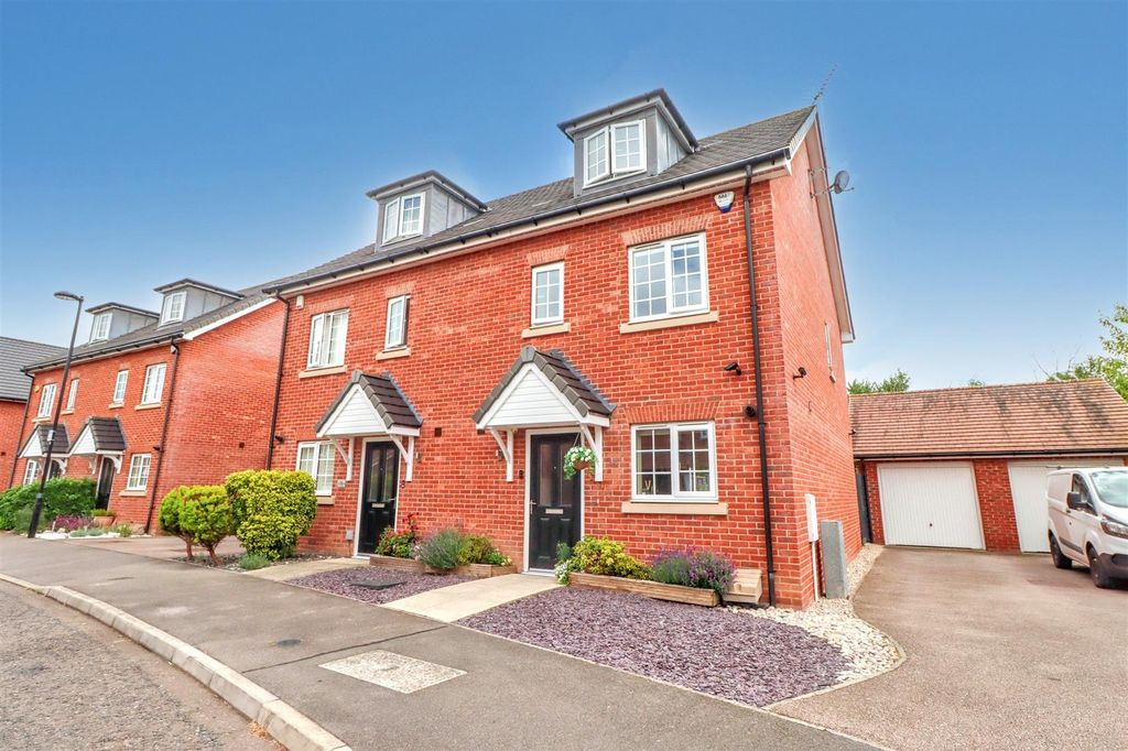 Property photo 1 of 19 14 Tamworth Drive Front.Jpg