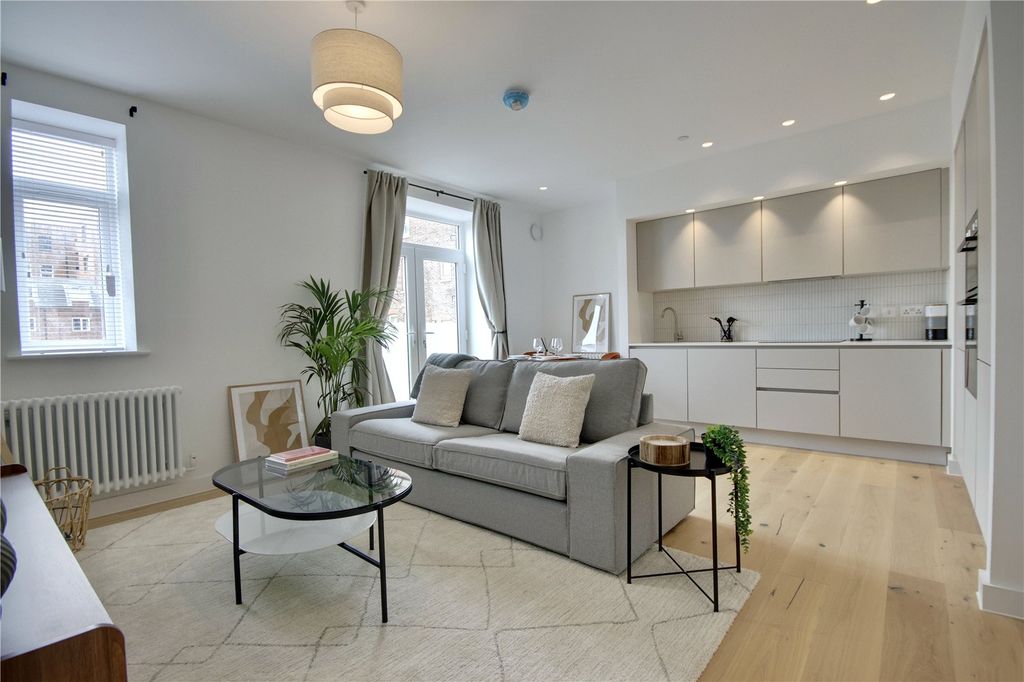 Property photo 1 of 6 Show Home