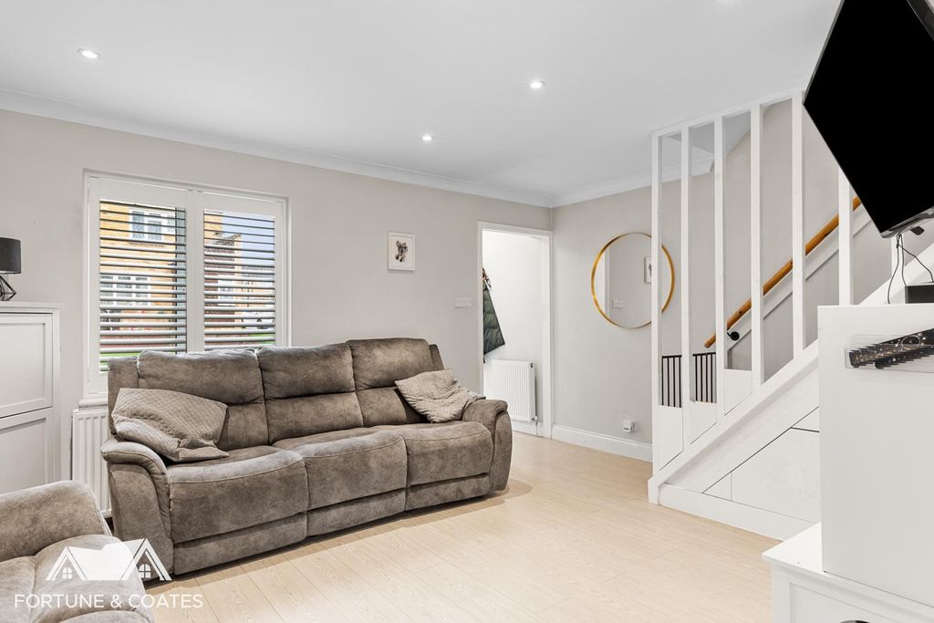 Property photo 3 of 15 Peacocks_2.Jpg