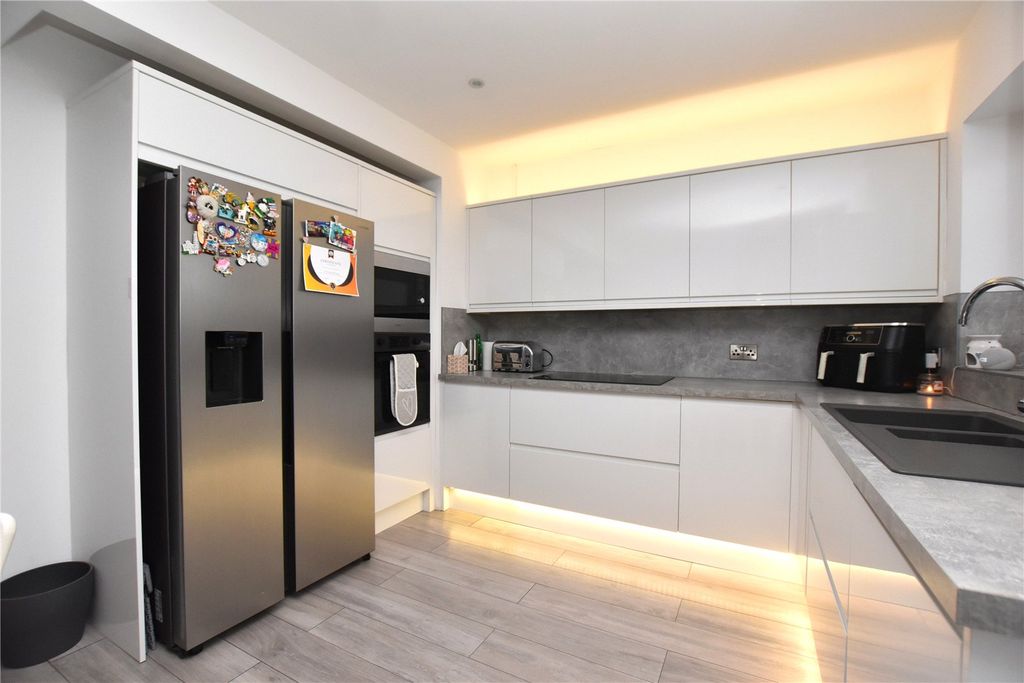 Property photo 3 of 22 Picture No. 28