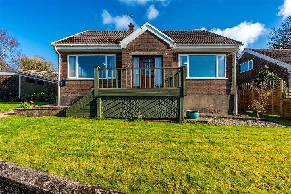 Property photo 1 of 20 External