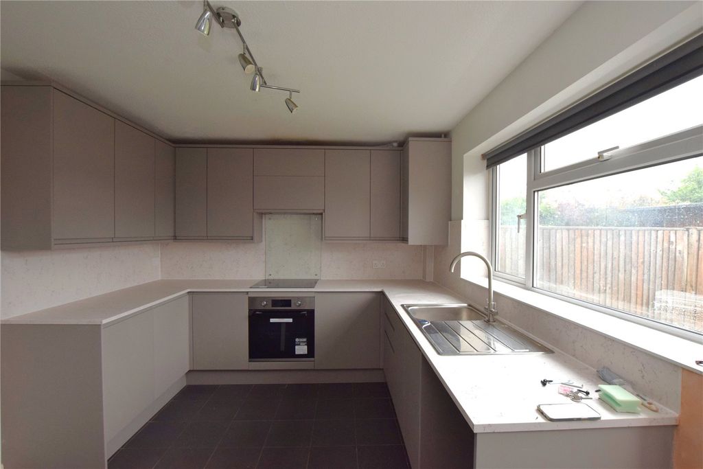 Property photo 2 of 7 Kitchen