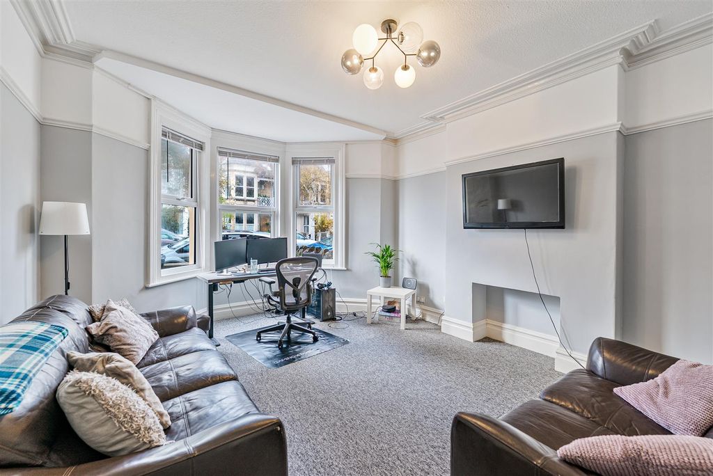 Property photo 3 of 10 Living Room