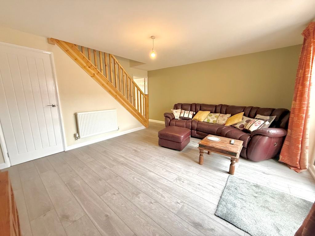 Property photo 3 of 16 Lounge