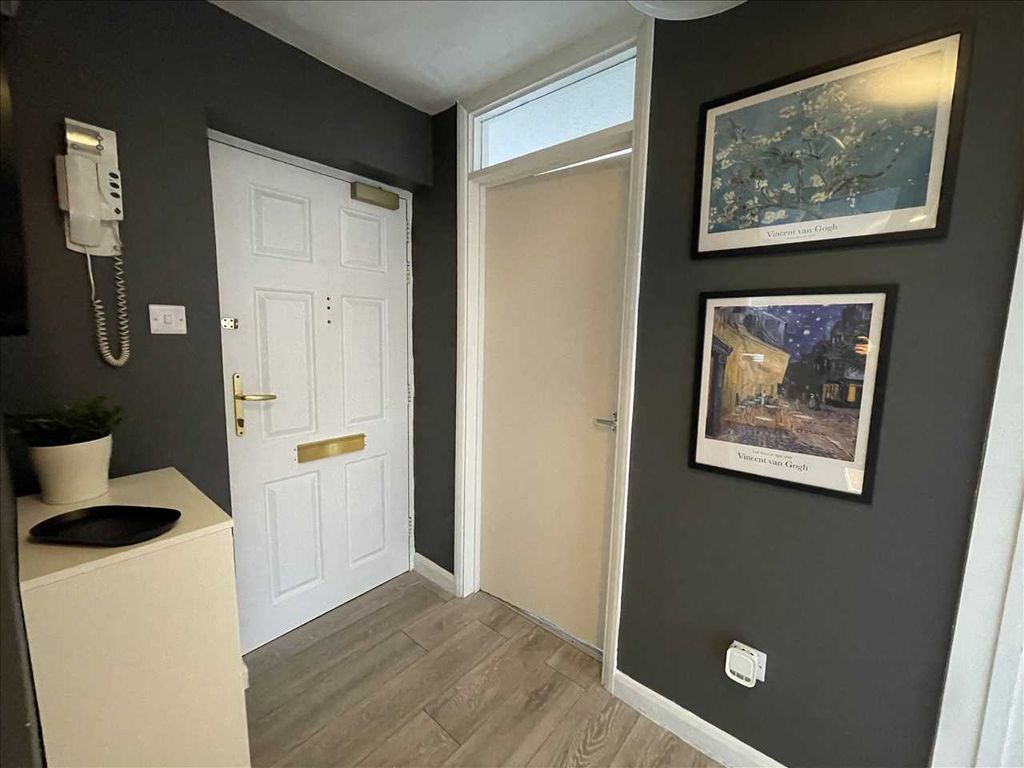 Property photo 2 of 12 Entrance Hallway