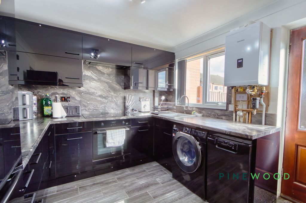 Property photo 2 of 15 Kitchen / Breakfast Room