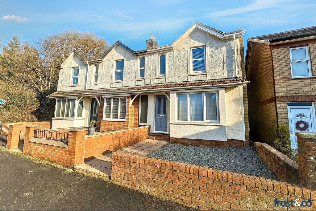 Property photo 1 of 19 Sandbanks Road