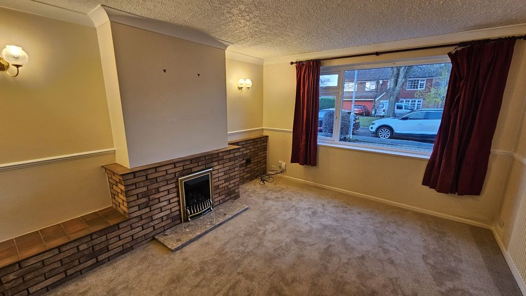 Property photo 3 of 20 Living Room