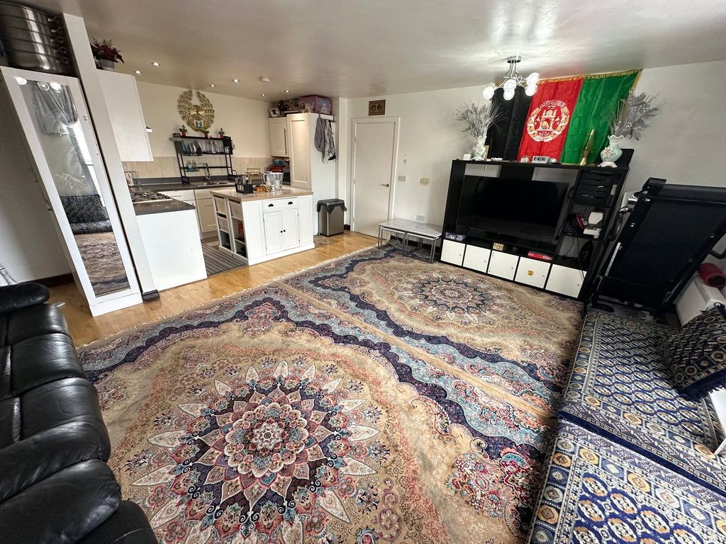 Property photo 3 of 8 Lounge (2)