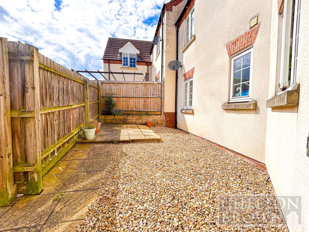 Property photo 3 of 34 Outside Space