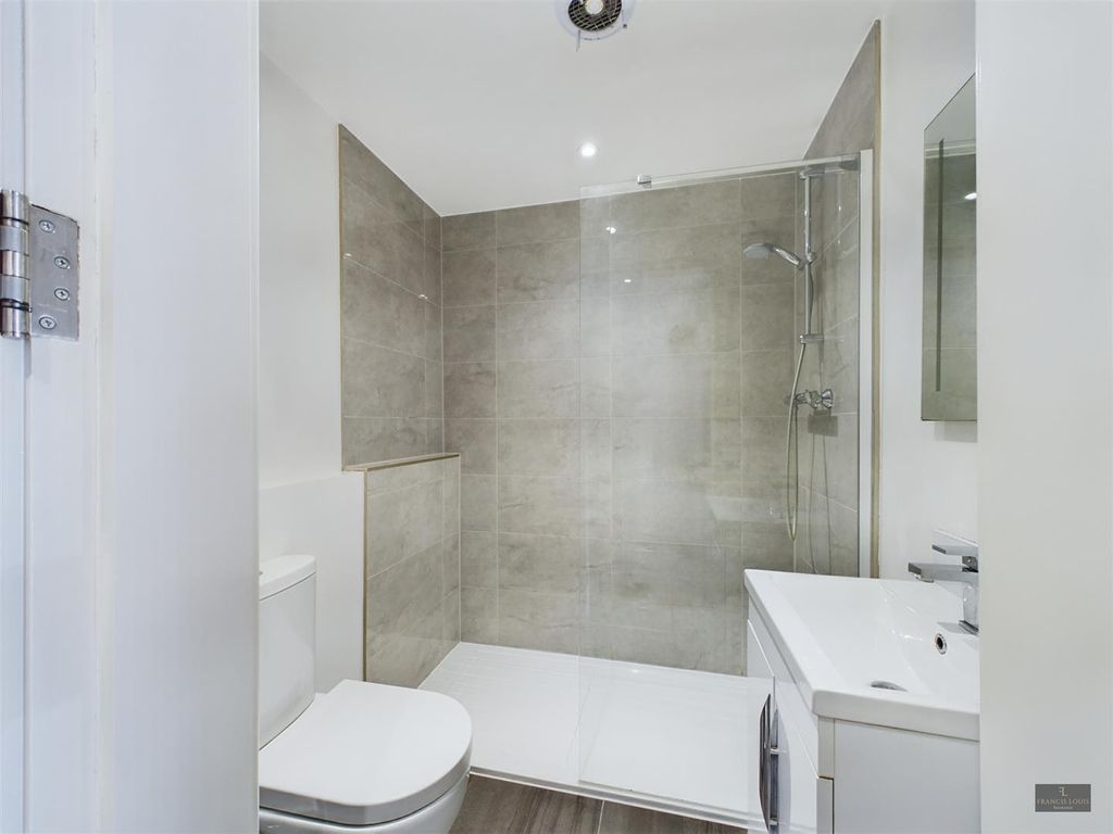 Property photo 3 of 8 Cam01856G0-Pr0103-Still002.Jpg