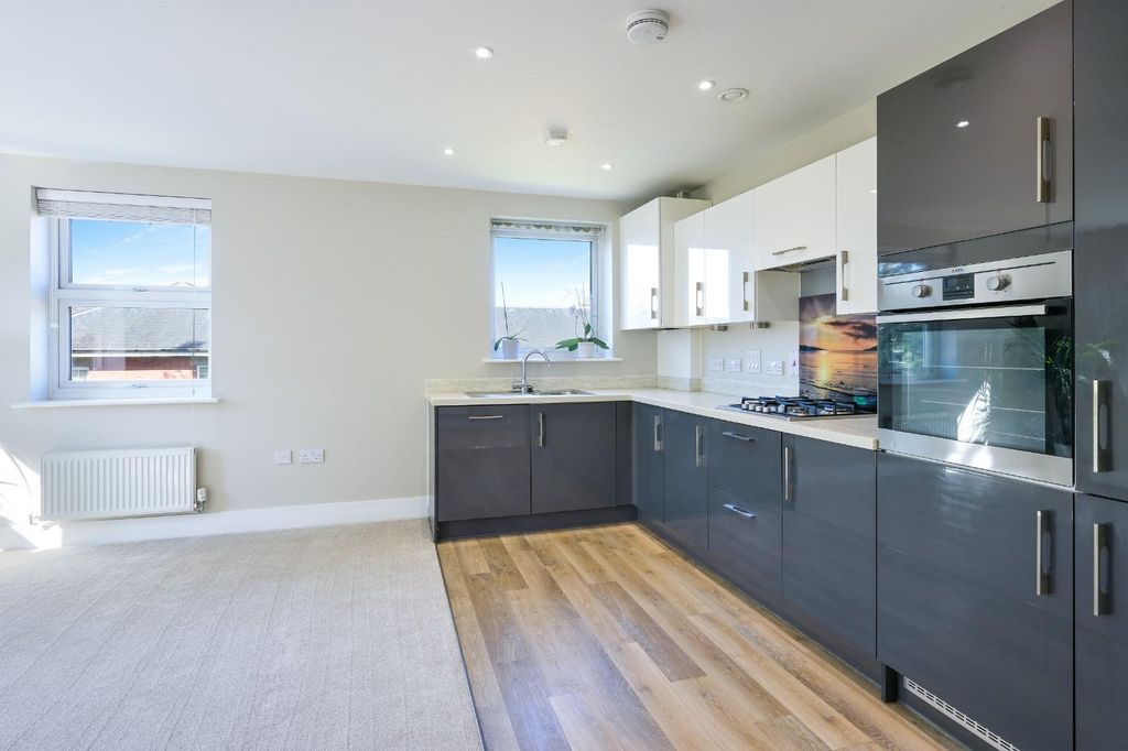 Property photo 2 of 13 Chaucer Court