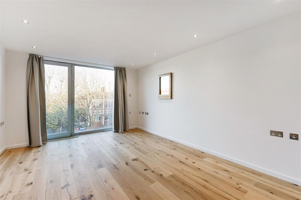 Property photo 1 of 10 101123_31B Maltings Place Tower Bridge Road-4.Jpg