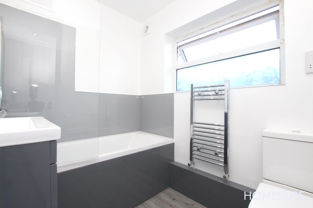 Property photo 3 of 9 Bathroom