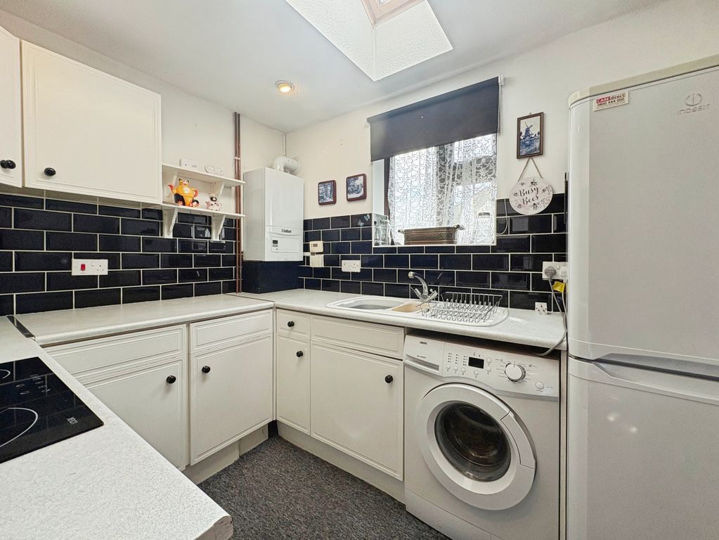 Property photo 3 of 17 Kitchen