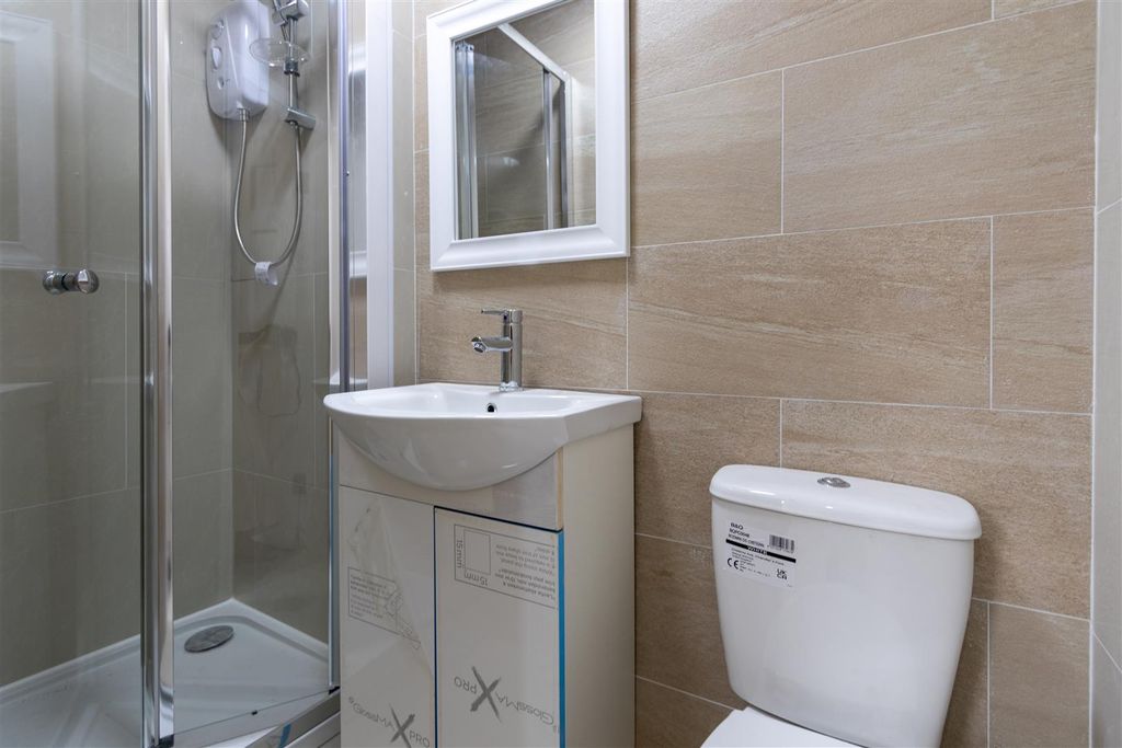 Property photo 3 of 6 Bathroom (1 Of 1).Jpg