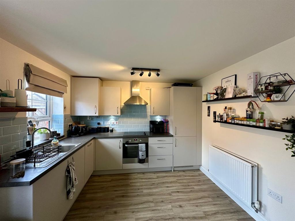 Property photo 2 of 20 Kitchen/Dining Room