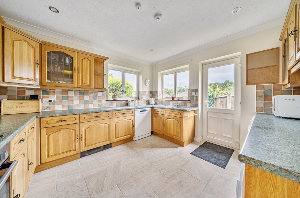 Property photo 2 of 20 Bampton, Seddons