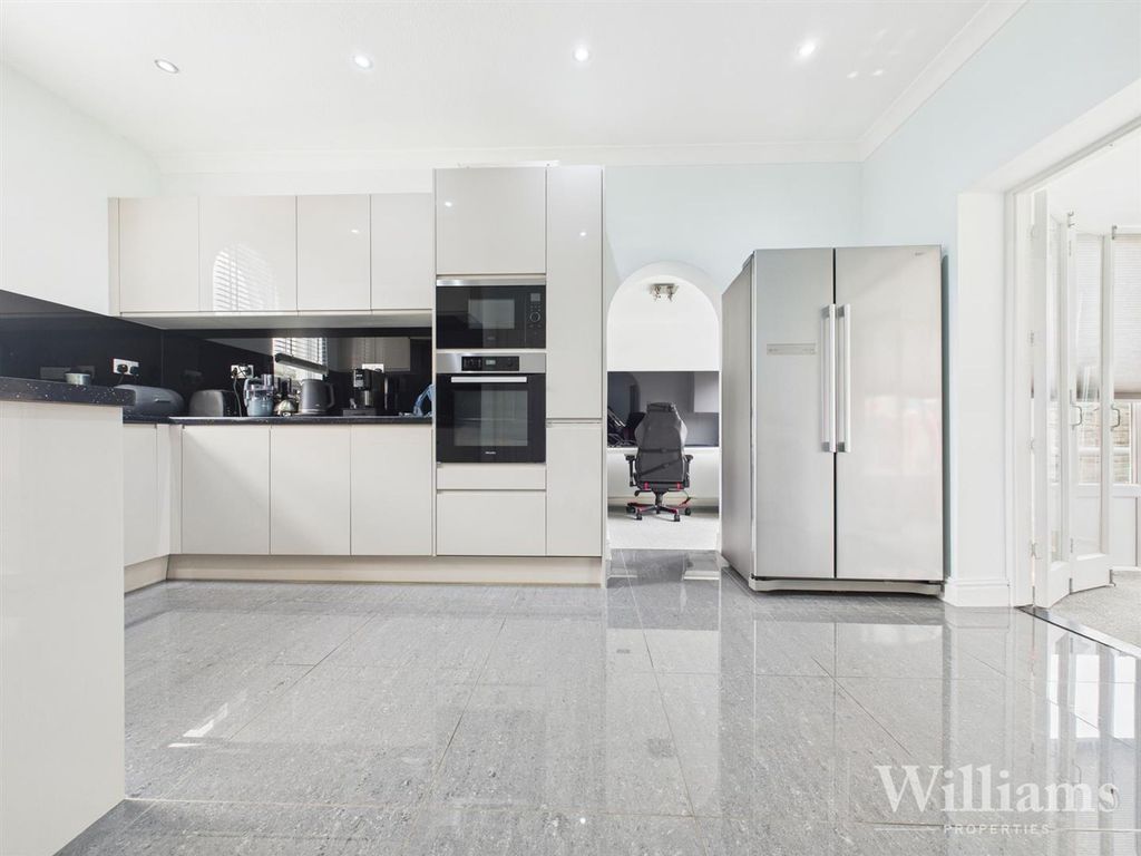 Property photo 3 of 19 Cam02861G0-Pr0369-Still008.Jpg