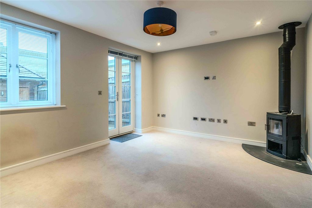 Property photo 2 of 14 Picture No. 10