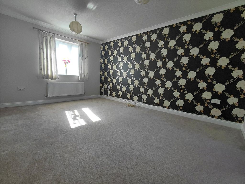 Property photo 2 of 13 Picture No. 15