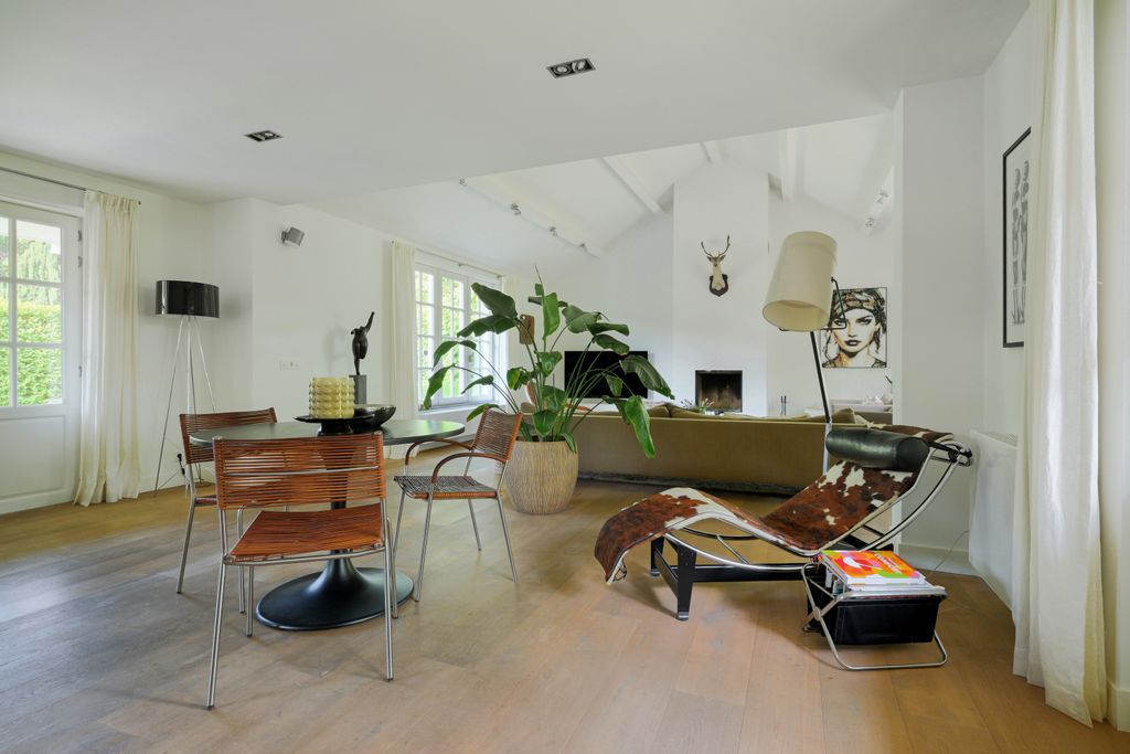 Property photo 2 of 61