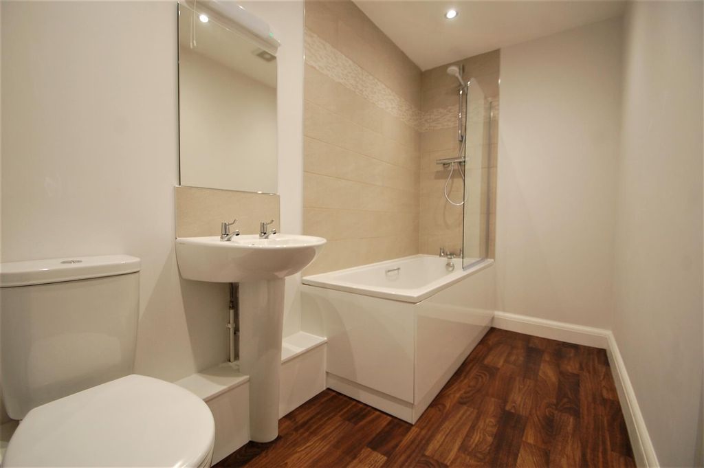 Property photo 3 of 7 Bathroom