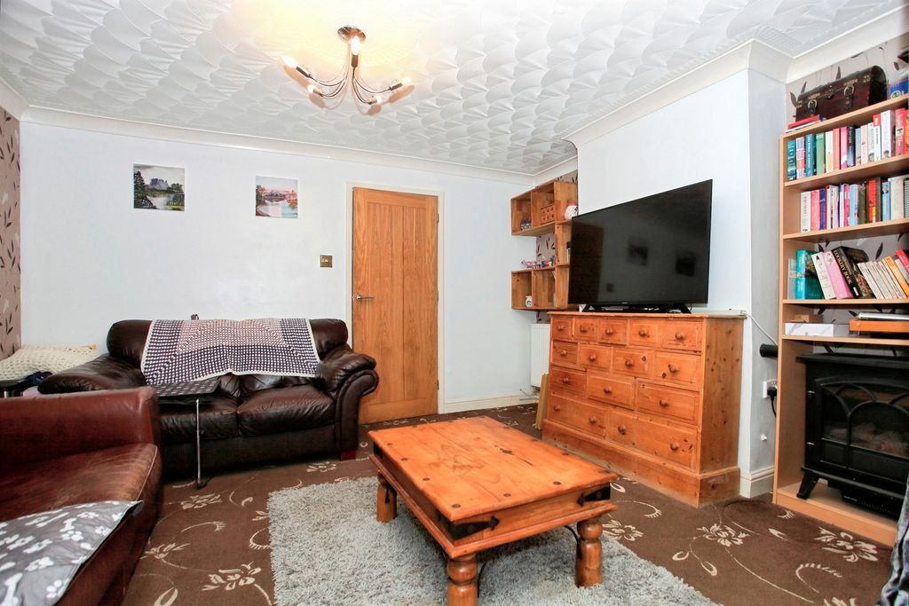 Property photo 3 of 17