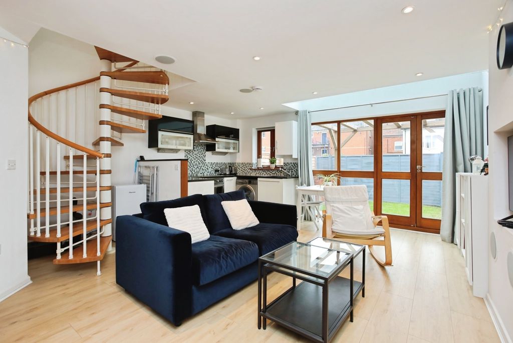 Property photo 2 of 17 Pbox-Img.Jpg
