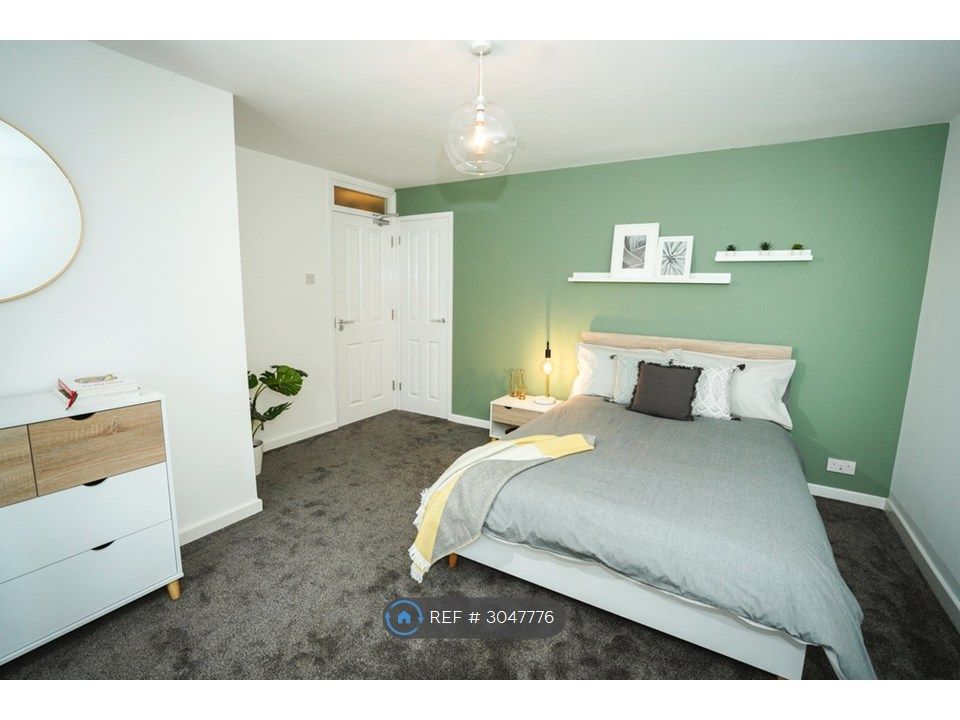 Property photo 1 of 12 Bedroom #1