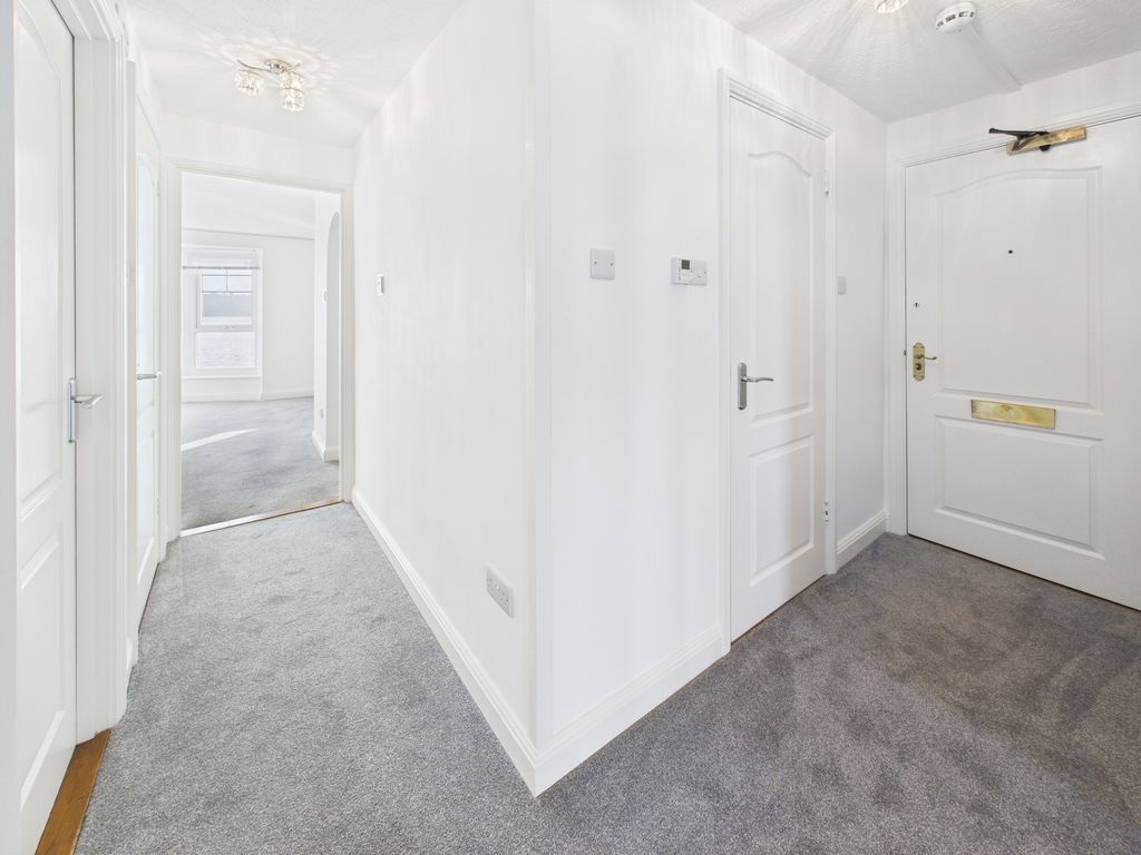 Property photo 3 of 28