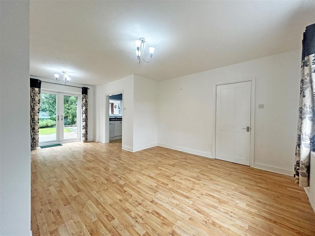 Property photo 3 of 15 Living / Dining