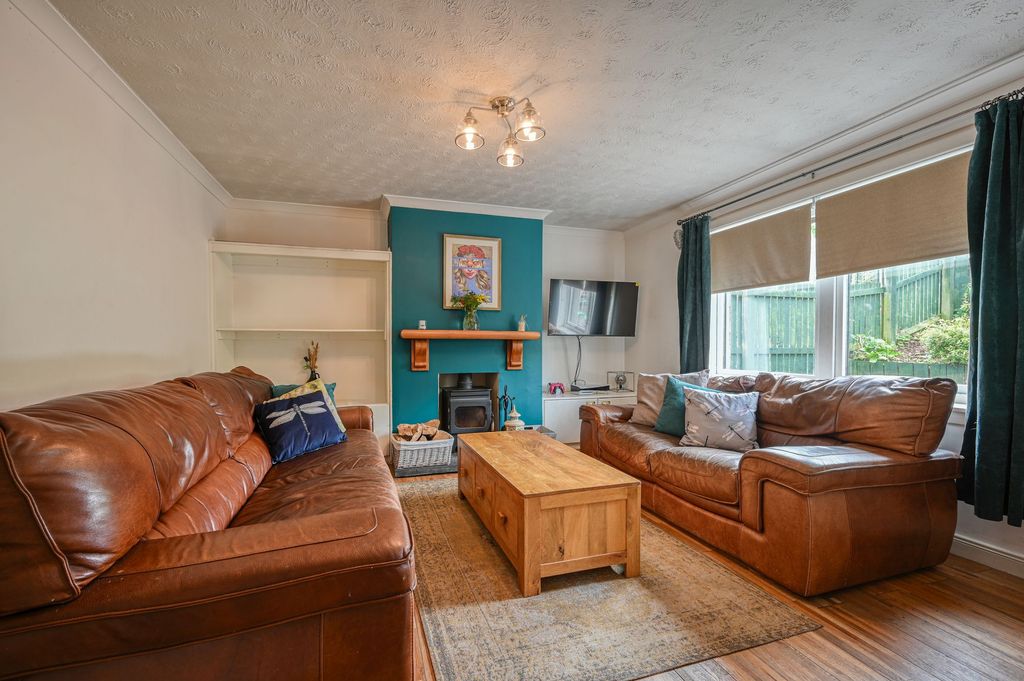 Property photo 3 of 27