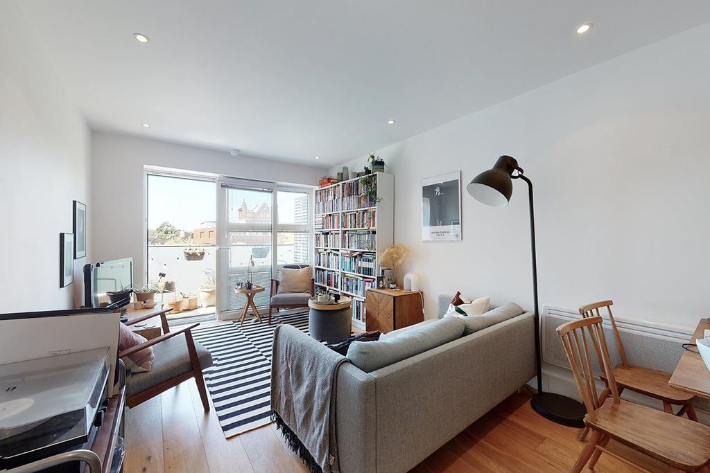 Property photo 1 of 14 W03.Jpg