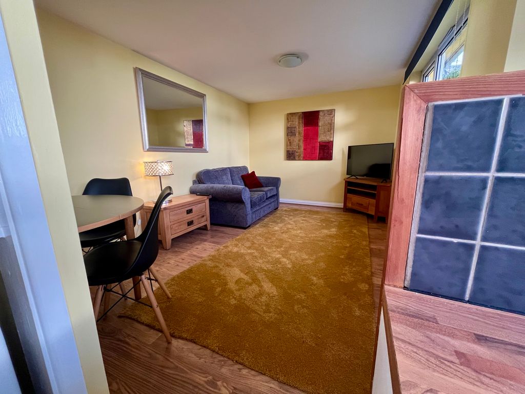 Property photo 2 of 17 Lounge