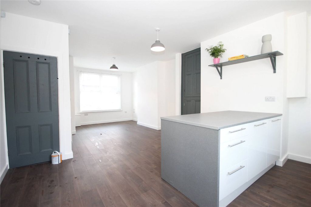 Property photo 2 of 8 Picture No. 06