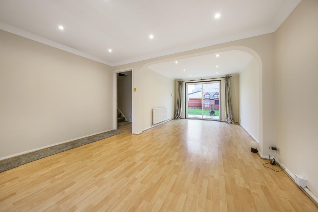 Property photo 2 of 15 Lounge