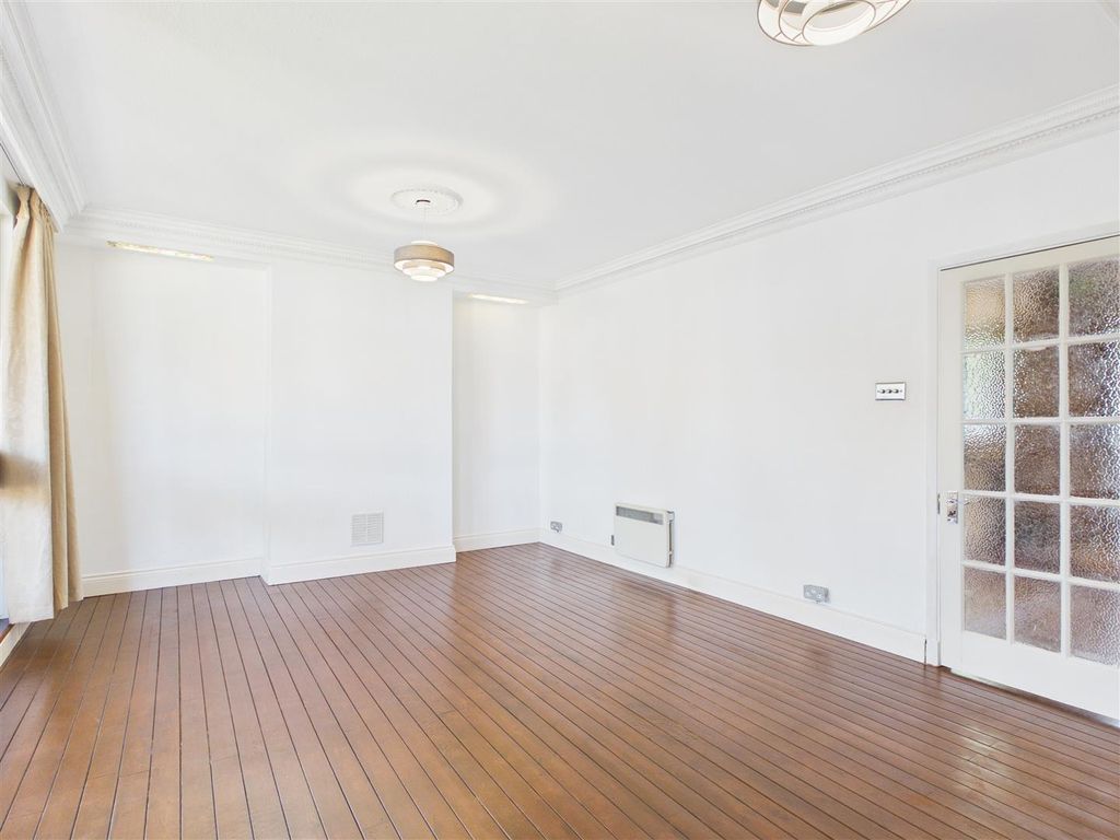 Property photo 3 of 13 Cam04419G0-Pr0075-Still004.Jpg