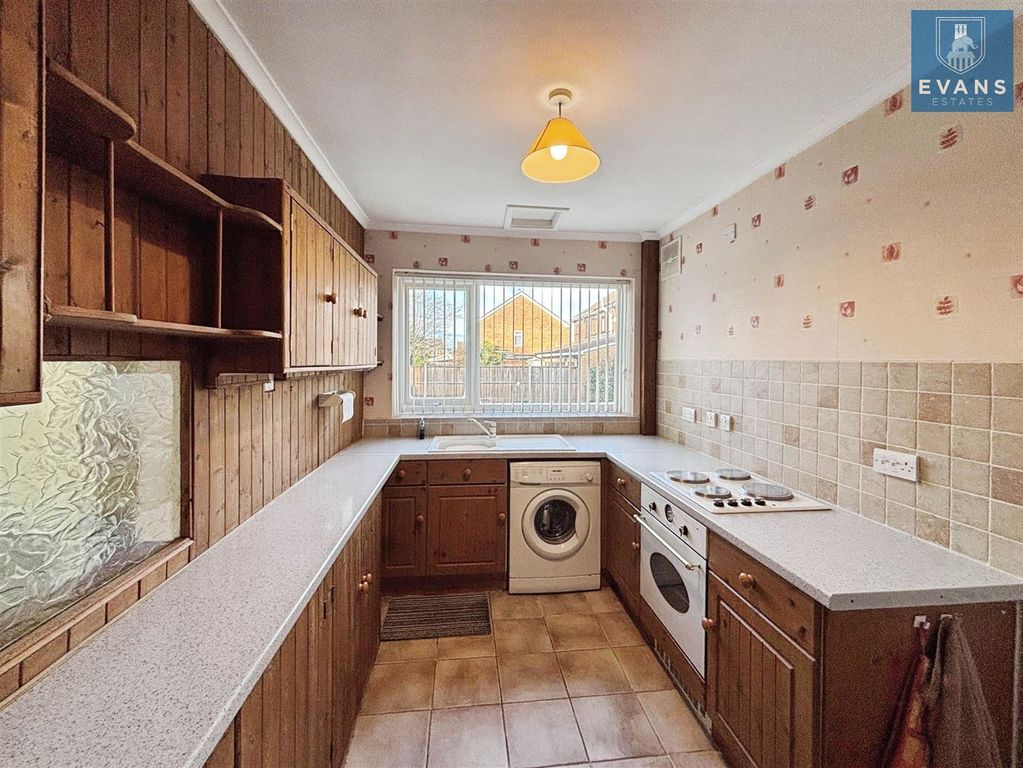 Property photo 3 of 14 Kitchen