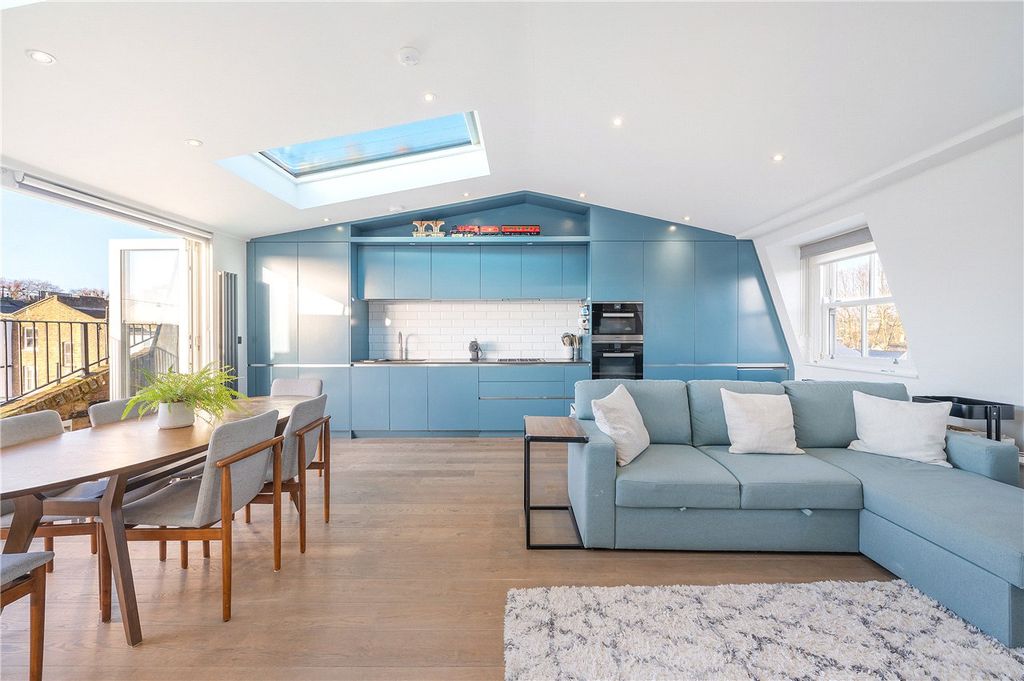 Property photo 3 of 14 Reception